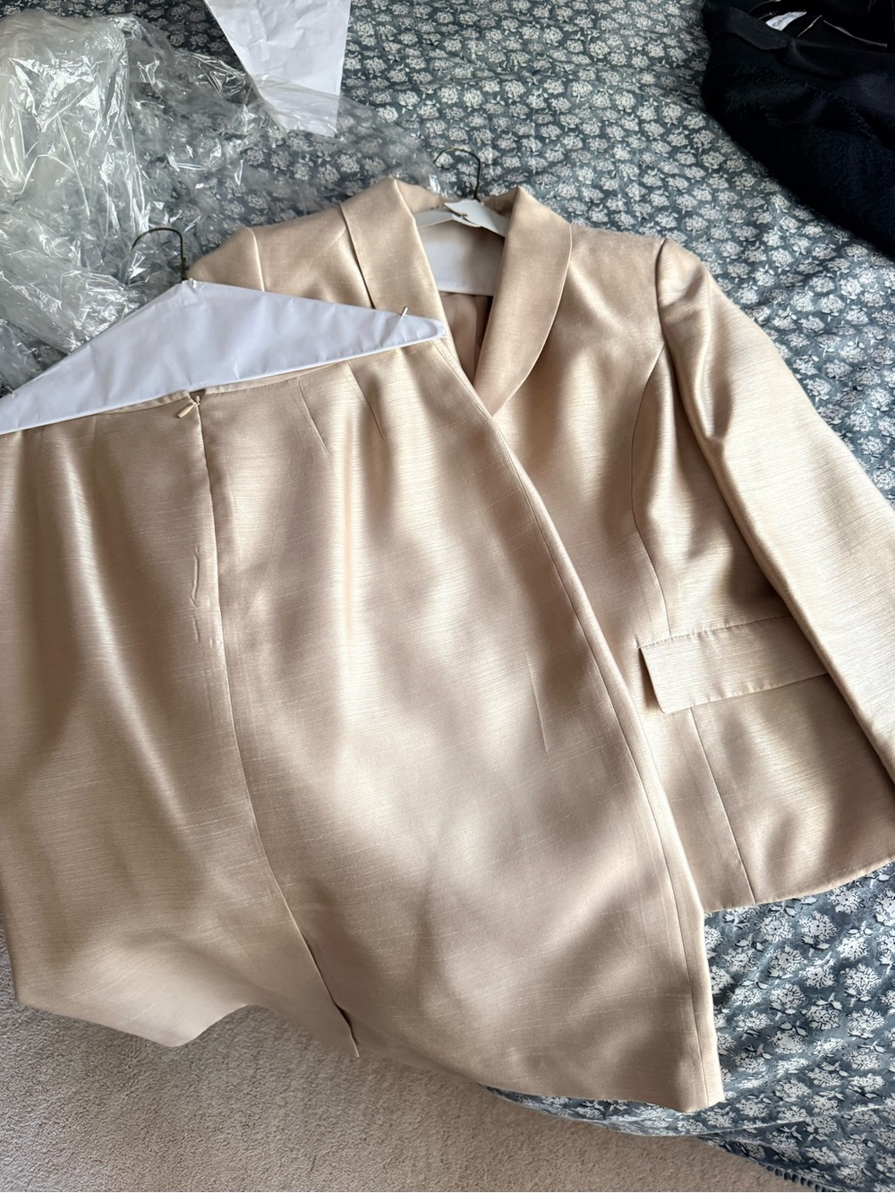 Le Suit Champagne Cream Women's Blazer and Skirt Set
